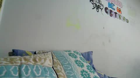 Snapshot of ezlngirl chatting on May 2026 04:25:02 PM Aimee online show from May 2026 04:25:02 PM