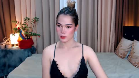 Snapshot of ezrahollywood chatting on December 2024 05:15:01 AM UR SWEET EZRA online show from December 2024 05:15:01 AM