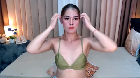 Snapshot of ezrahollywood chatting on January 2025 02:58:01 PM UR SWEET EZRA online show from January 2025 02:58:01 PM