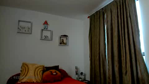 Ezzio Scolaro online show from November 2025 12:05:01 PM