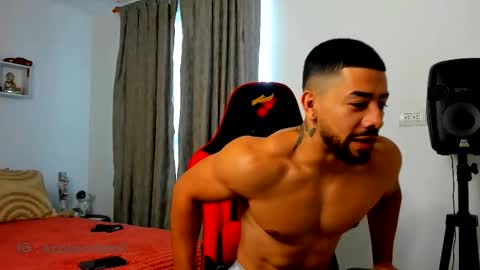 Ezzio Scolaro online show from November 2025 12:05:02 PM