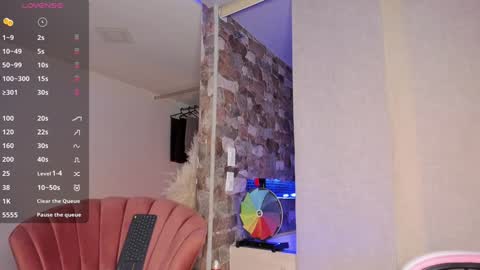 Thianna online show from December 2024 07:01:01 PM