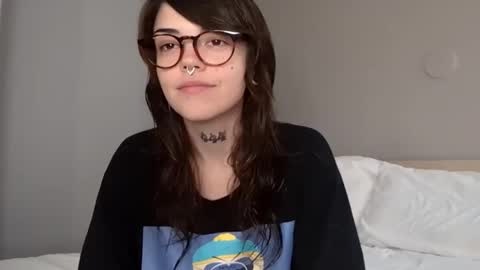 Snapshot of faerienugs chatting on April 2026 09:37:02 PM Faerie 3 online show from April 2026 09:37:02 PM