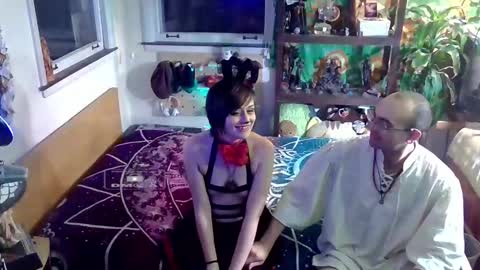 faewildflower online show from November 2025 06:01:01 AM