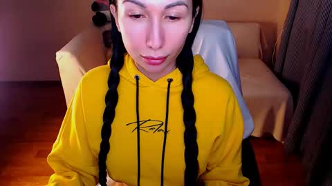 Elli  online show from October 2025 02:49:01 PM