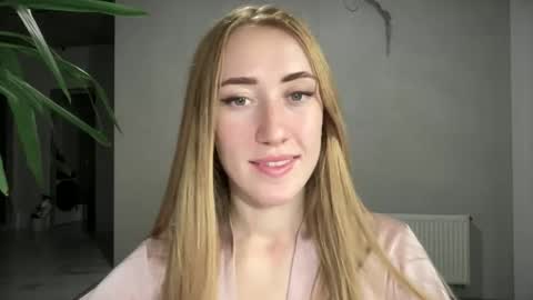 fairy_face online show from September 2025 07:39:02 PM