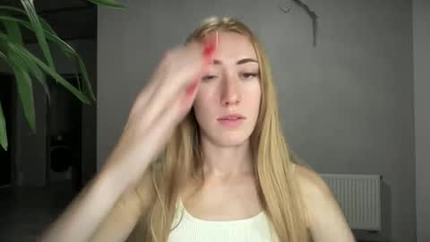 fairy_face online show from September 2025 09:18:01 PM