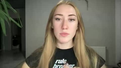 fairy_face online show from September 2025 06:35:01 PM