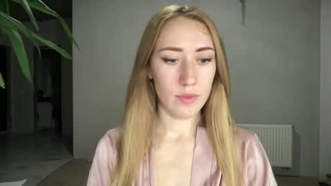 fairy_face online show from October 2025 07:55:01 PM
