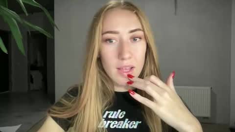 fairy_face online show from October 2025 08:29:02 PM