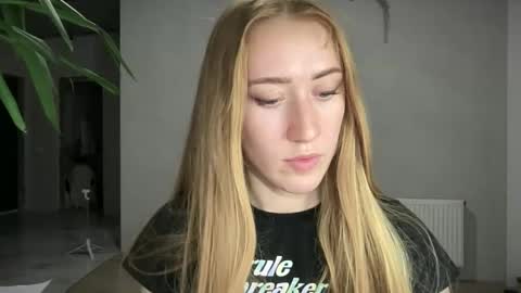 fairy_face online show from October 2025 09:03:02 PM