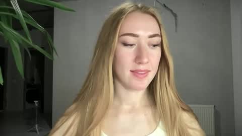 fairy_face online show from October 2025 07:46:02 PM