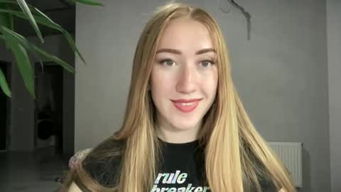 fairy_face online show from October 2025 05:35:01 PM