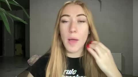 fairy_face online show from October 2025 10:42:02 PM