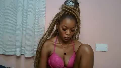 faizah_ online show from May 2026 01:02:04 AM