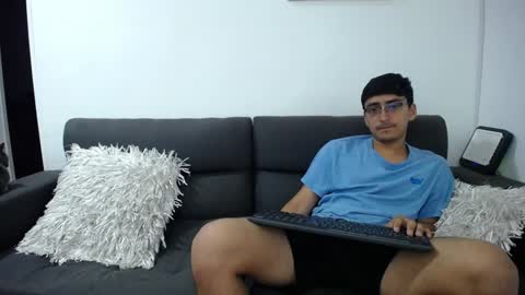 Snapshot of fallgays chatting on January 2025 01:48:01 AM FallGays online show from January 2025 01:48:01 AM