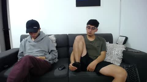 Snapshot of fallgays chatting on January 2025 02:03:02 AM FallGays online show from January 2025 02:03:02 AM