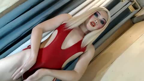 DANIELLA - DONT FORGET TO GIVE ME A THUMBSU UP online show from November 2025 11:41:01 AM