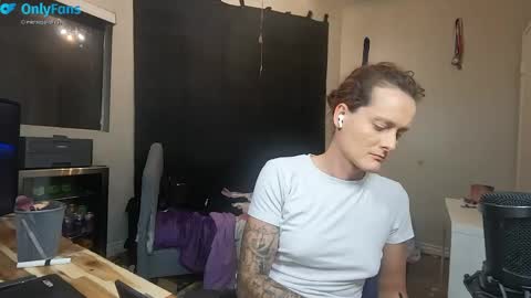 Snapshot of fantasydomgirl chatting on April 2026 03:20:01 AM fantasydomgirl online show from April 2026 03:20:01 AM