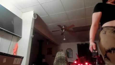 Snapshot of fapqueenc17 chatting on April 2026 08:34:02 AM Scarlett online show from April 2026 08:34:02 AM