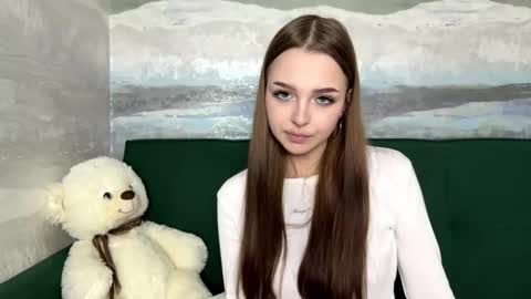 Anna Scovich online show from November 2025 11:31:02 AM