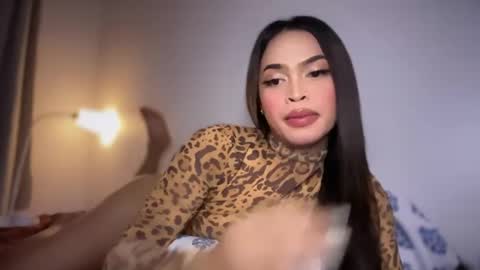 farrahmoanx online show from June 2026 01:54:02 PM