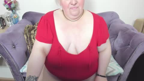 Snapshot of fashiona chatting on January 2026 09:49:02 PM fashiona online show from January 2026 09:49:02 PM