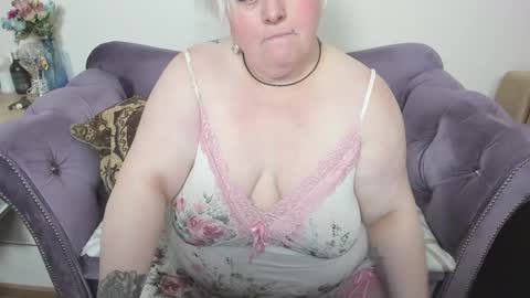 Snapshot of fashiona chatting on January 2026 09:09:01 PM fashiona online show from January 2026 09:09:01 PM