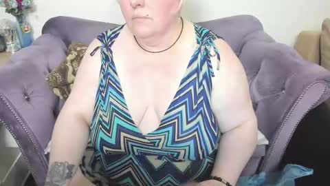 Snapshot of fashiona chatting on February 2026 09:24:01 PM fashiona online show from February 2026 09:24:01 PM