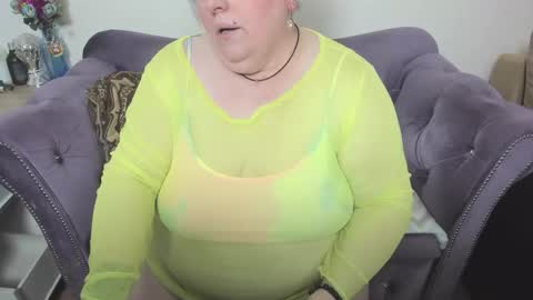 Snapshot of fashiona chatting on February 2026 12:02:02 PM fashiona online show from February 2026 12:02:02 PM