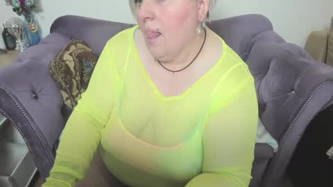 Snapshot of fashiona chatting on February 2026 01:24:01 AM fashiona online show from February 2026 01:24:01 AM