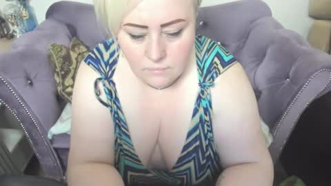 Snapshot of fashiona chatting on March 2026 04:27:01 AM fashiona online show from March 2026 04:27:01 AM