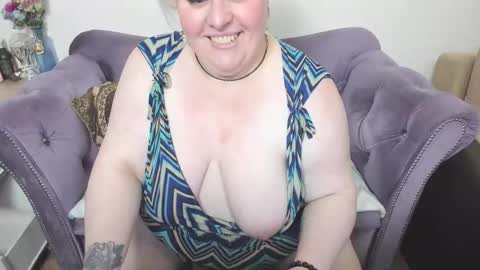 Snapshot of fashiona chatting on March 2026 09:43:01 PM fashiona online show from March 2026 09:43:01 PM