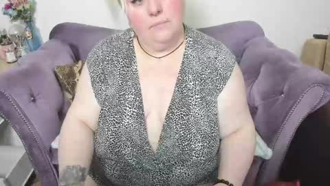 Snapshot of fashiona chatting on April 2026 09:01:02 PM fashiona online show from April 2026 09:01:02 PM