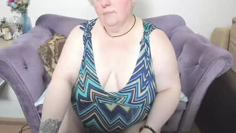 Snapshot of fashiona chatting on April 2026 09:16:02 PM fashiona online show from April 2026 09:16:02 PM