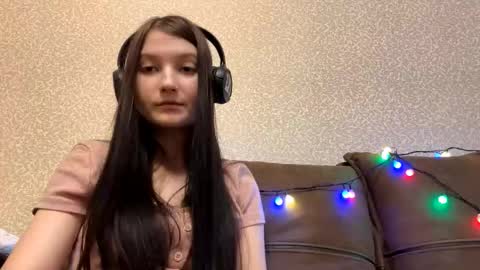 Aurora 18yo online show from December 2025 08:20:01 AM