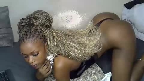 fauzia_byb2 online show from April 2026 06:52:02 PM