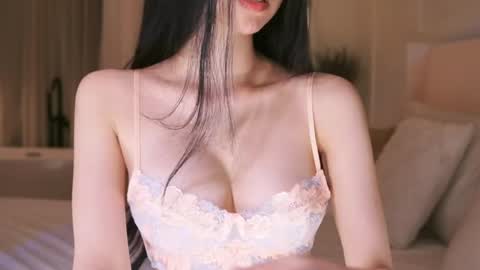 Snapshot of feel_me_00 chatting on March 2026 04:18:02 PM feel_me_00 online show from March 2026 04:18:02 PM