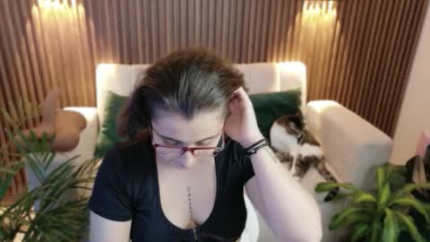 Feelena online show from November 2025 07:14:02 PM