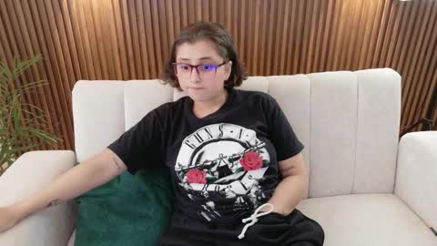 Feelena online show from December 2025 07:22:01 PM