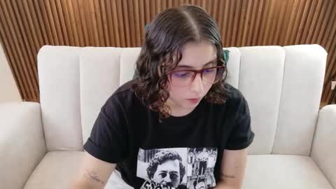 Feelena online show from February 2026 06:22:02 PM