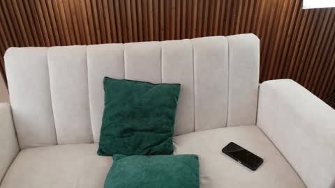 Feelena online show from February 2026 05:17:01 PM