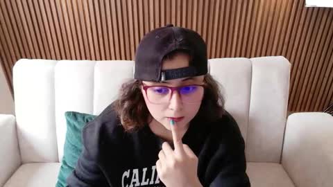 Feelena online show from March 2026 06:36:01 PM