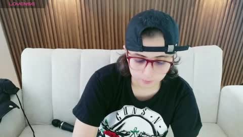 Snapshot of feelina_firesoul chatting on May 2026 03:41:01 PM Feelena online show from May 2026 03:41:01 PM