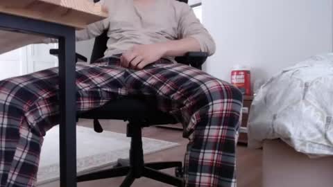 Snapshot of feetishoney chatting on May 2026 07:57:02 AM feetishoney online show from May 2026 07:57:02 AM