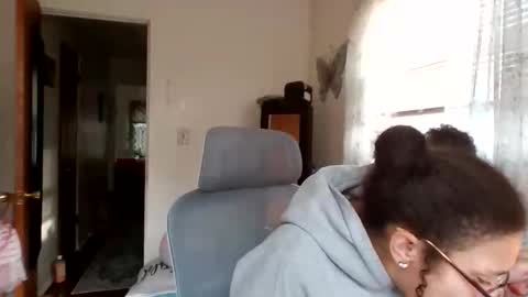 Soley online show from November 2025 08:09:01 PM