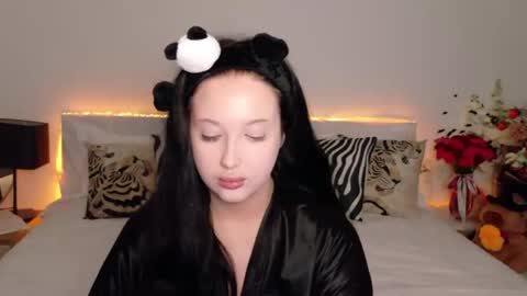 Felicia Herceg online show from October 2025 07:26:02 PM