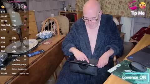 Adam online show from November 2025 09:06:02 PM