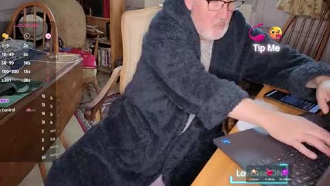 Adam online show from November 2025 09:37:02 AM