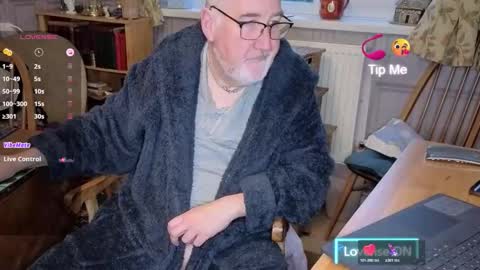 Adam online show from November 2025 07:30:02 AM